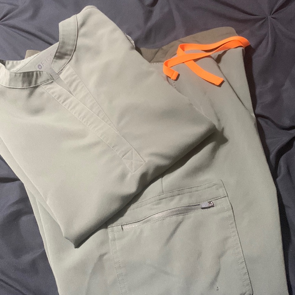 Figs scrubs